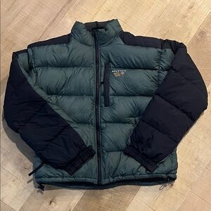 Mountain Hardwear Men's Dark Green and Black Puffer Jacket